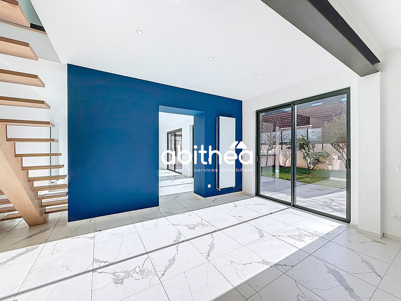 Maison - 223 m² - 8 pièces