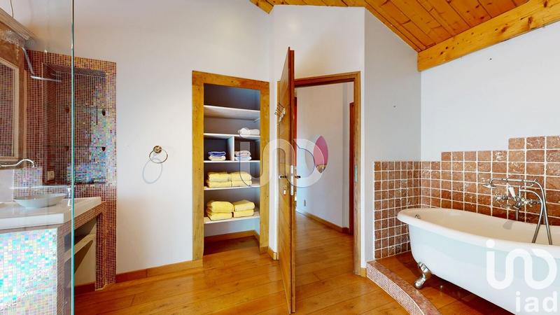 Maison - 213 m² - 6 pièces