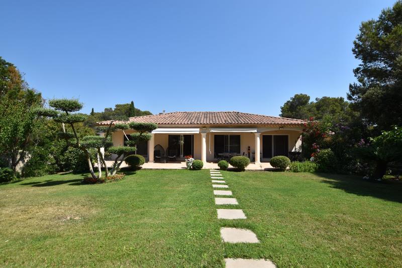 Villa - 248 m² - 8 pièces