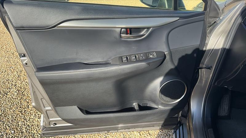 Lexus Nx 300h 2.5 Vvt-i 197 4wd E-Cvt Luxe