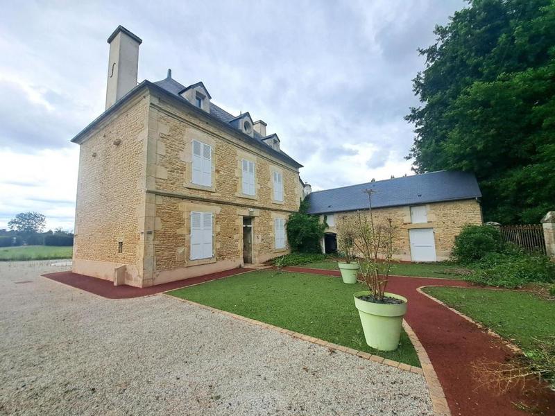 Maison - 265 m² - 10 pièces