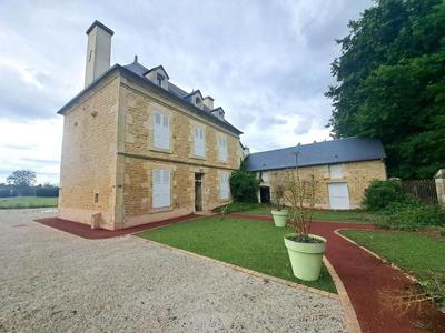 Maison - 265 m² - 10 pièces