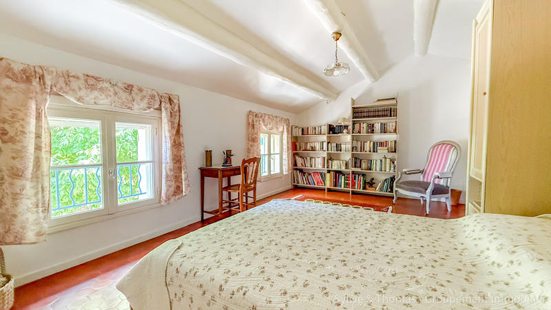 Mas - 327 m² - 8 pièces