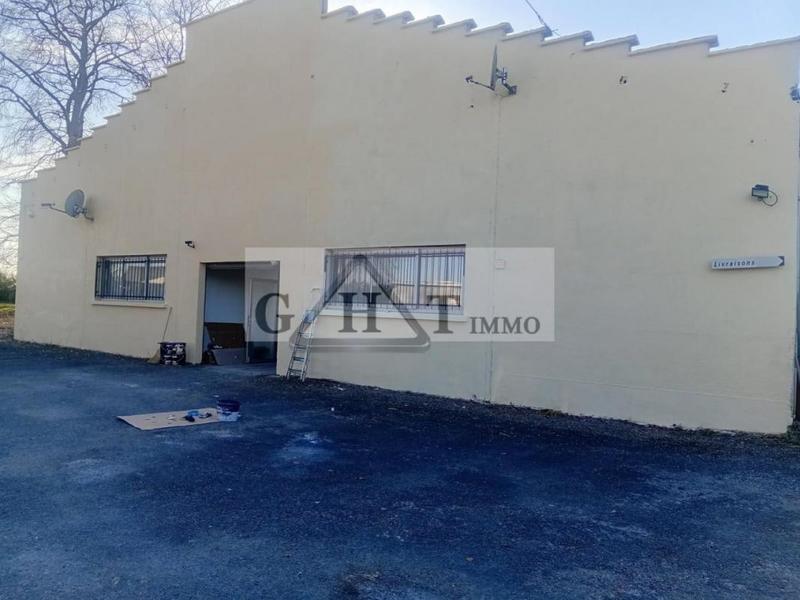 Entrepôt - 1 300 m²