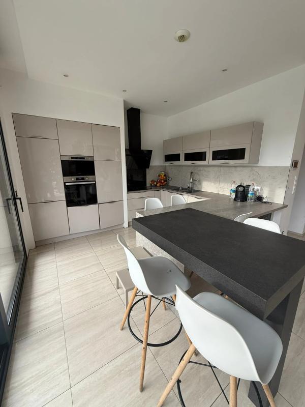 Maison - 252 m² - 11 pièces