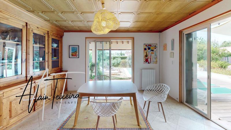 Maison - 220 m² - 8 pièces