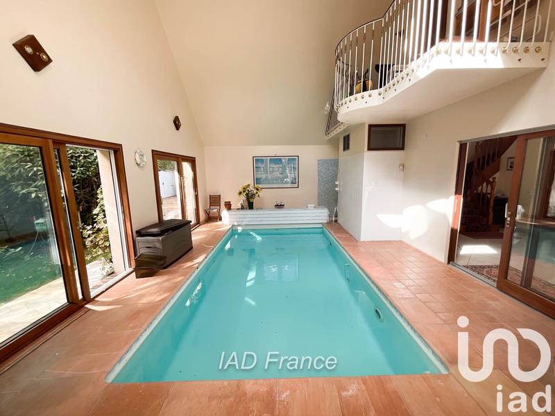 Maison - 232 m² - 9 pièces