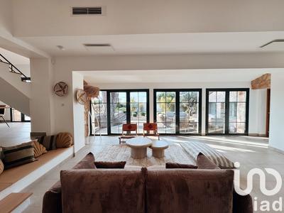 Maison - 207 m² - 7 pièces