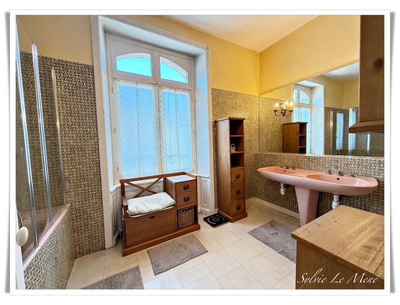 Maison - 290 m² - 12 pièces