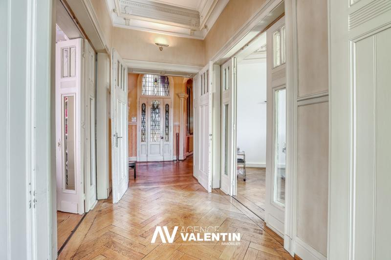 Appartement - 199 m² - 6 pièces