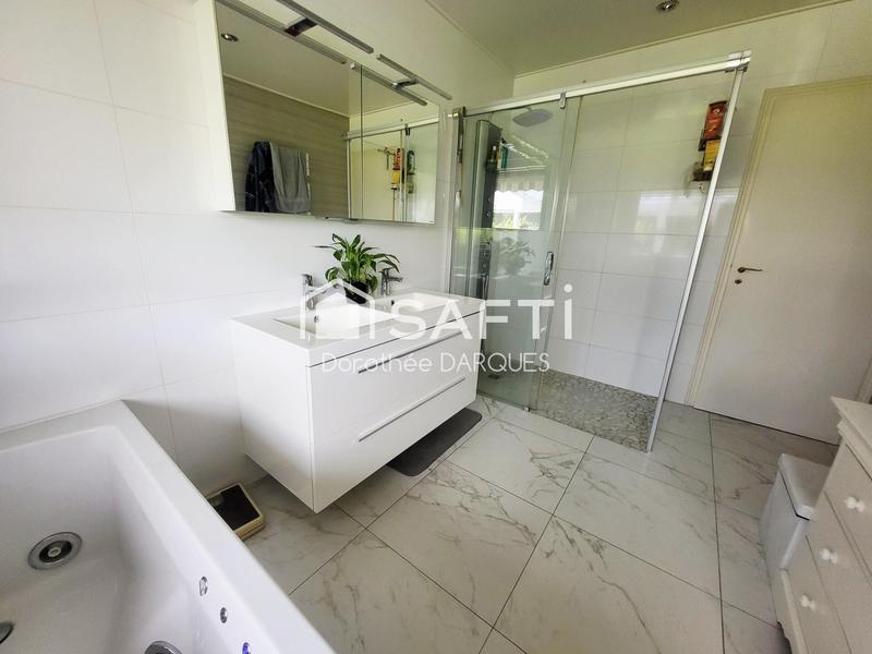 Maison - 213 m² - 7 pièces