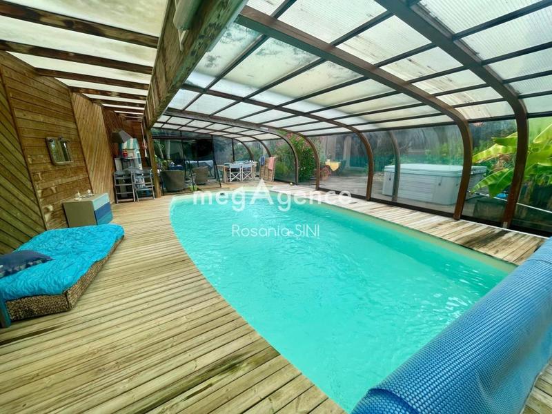 Maison - 246 m² - 8 pièces
