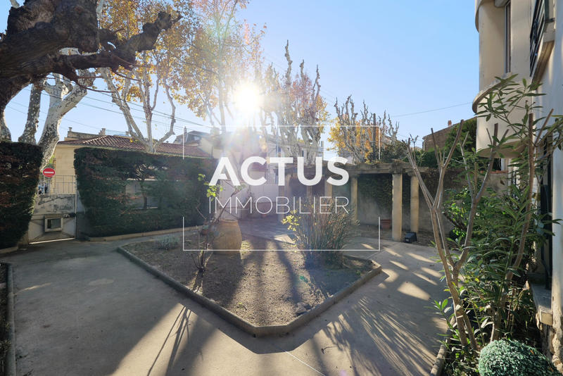 Maison - 240 m² - 9 pièces