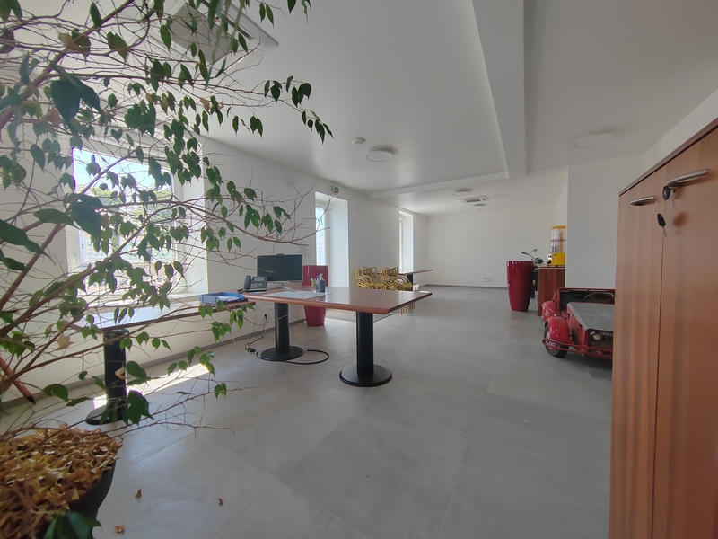 Local commercial - 95 m² - 2 pièces