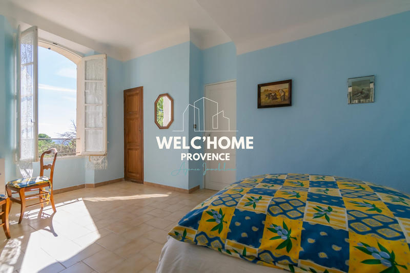 Maison - 181 m² - 9 pièces