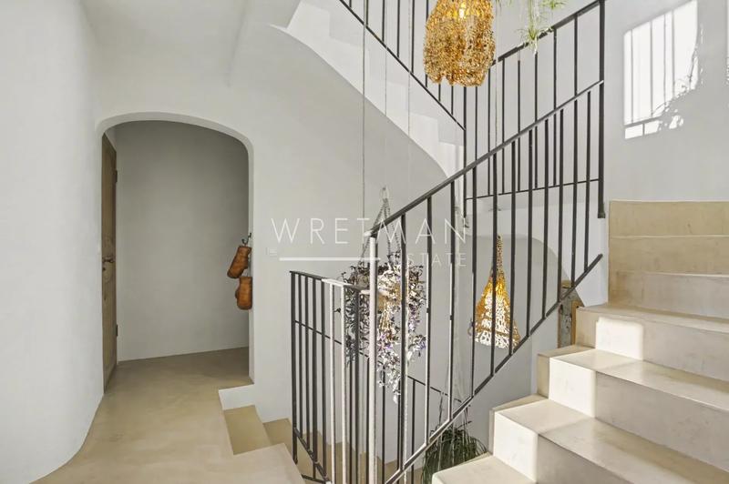 Maison - 240 m² - 8 pièces