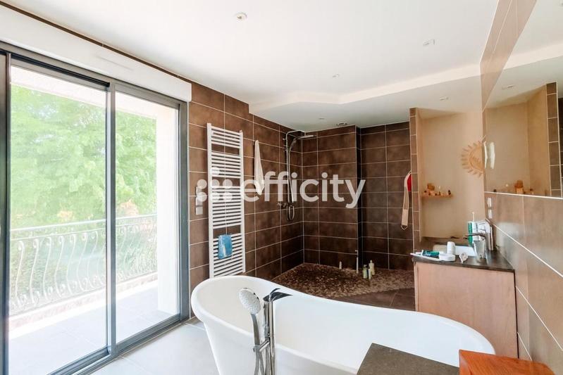 Villa - 180 m² - 6 pièces