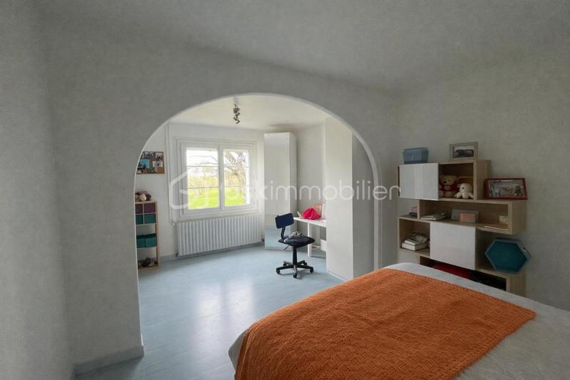 Demeure - 239 m² - 10 pièces