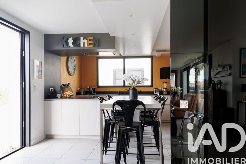 Maison - 290 m² - 9 pièces