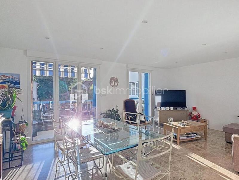 Appartement - 85 m² - 3 pièces