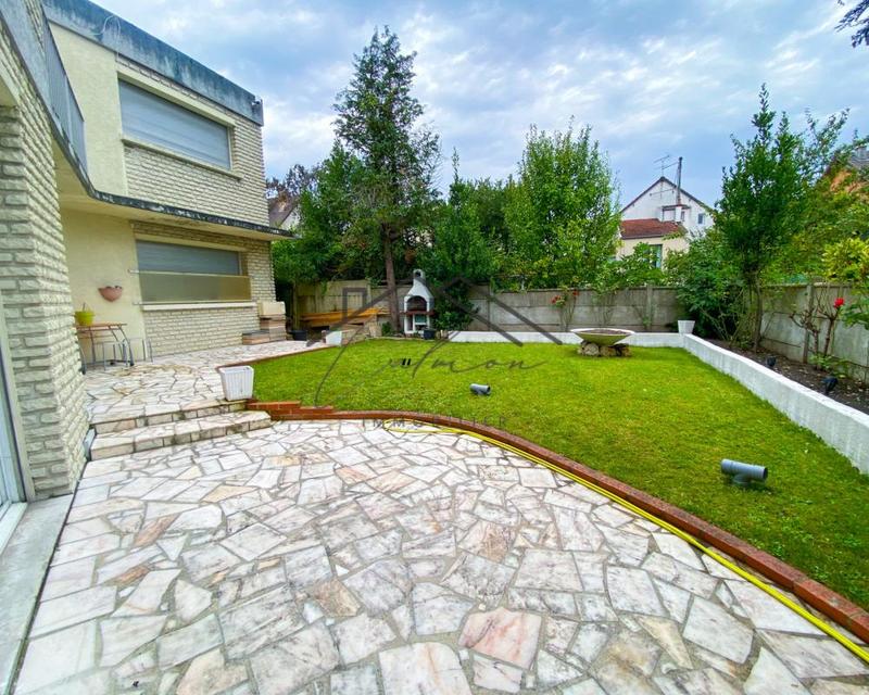 Maison - 250 m² - 7 pièces