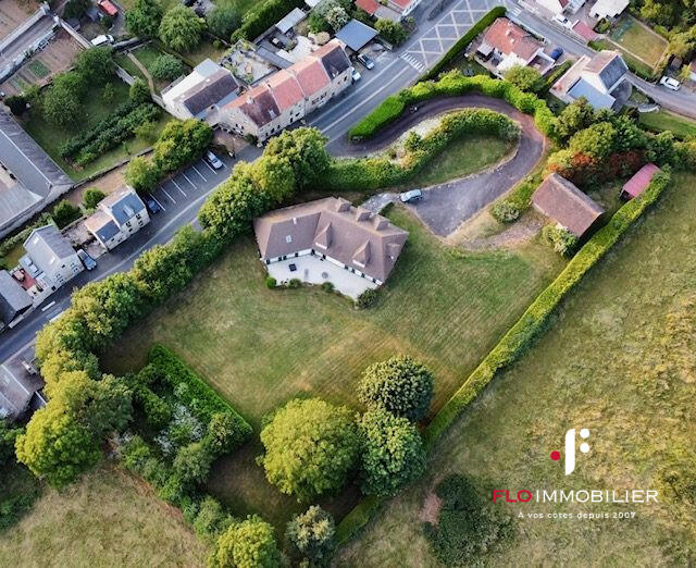 Maison - 276 m² - 10 pièces