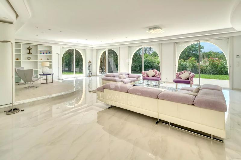 Villa - 646 m² - 10 pièces