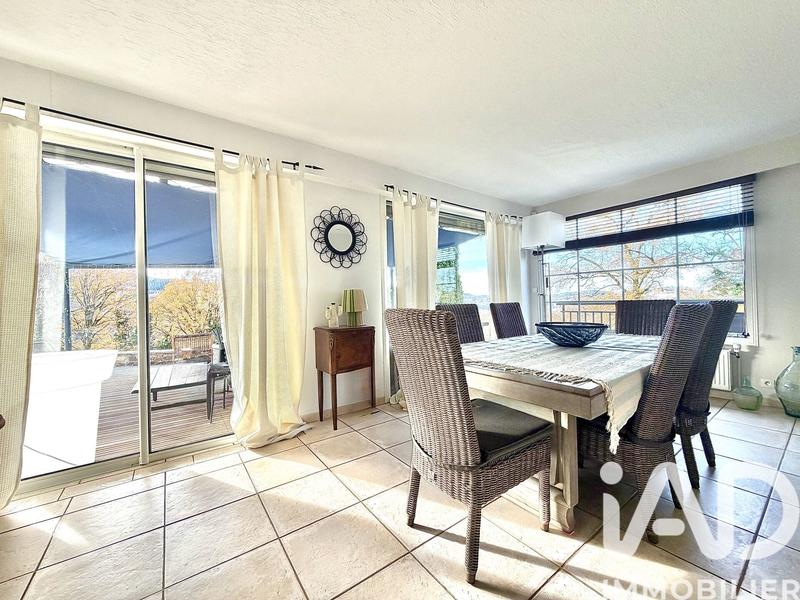 Maison - 260 m² - 9 pièces