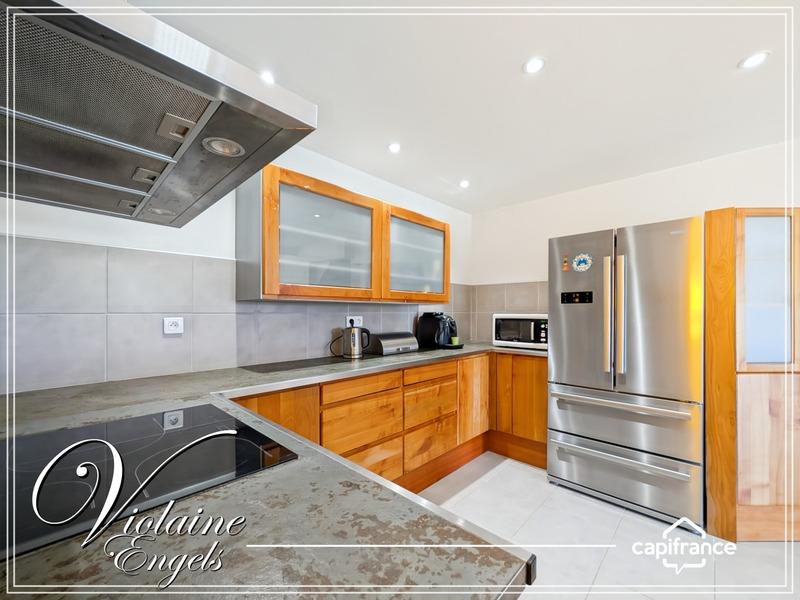 Maison - 184 m² - 9 pièces