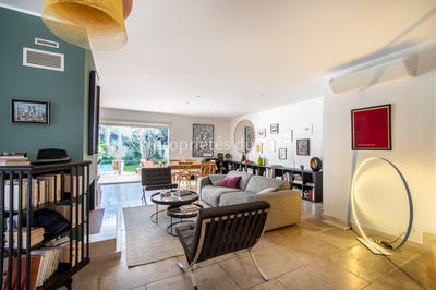 Maison - 312 m² - 6 pièces