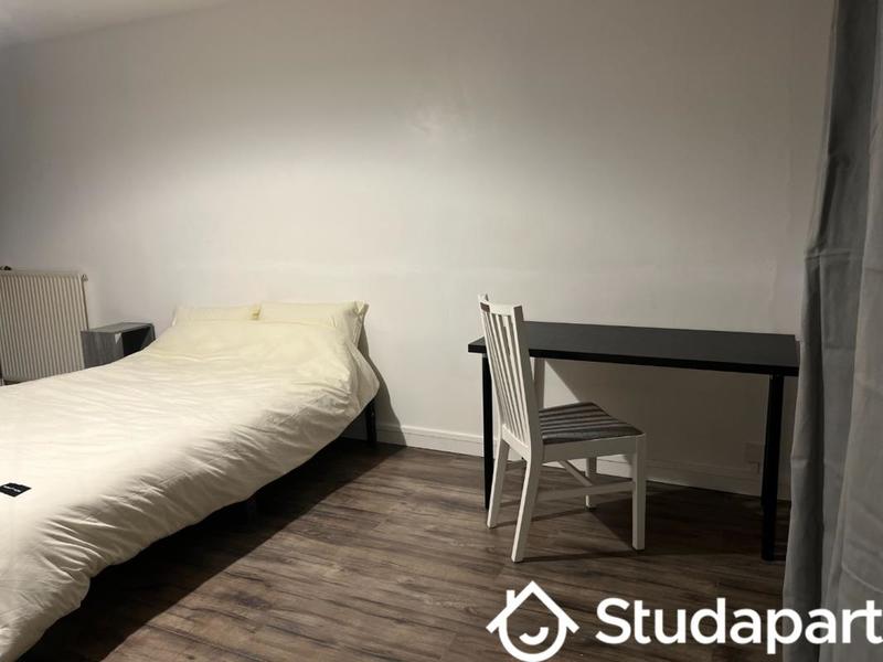 Chambre - 11 m² - 1 pièce