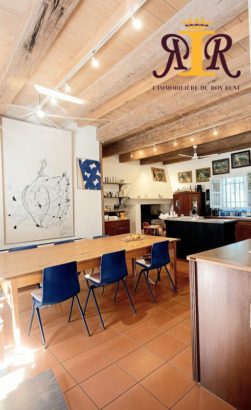 Maison traditionnelle - 283 m² - 9 pièces