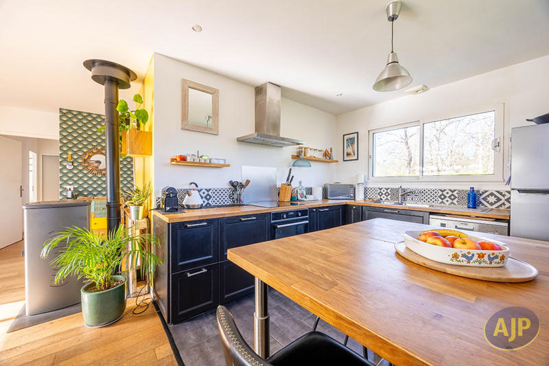 Maison - 95 m² - 5 pièces