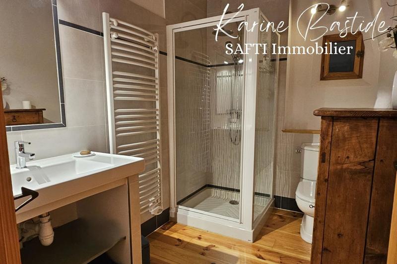 Maison - 225 m² - 14 pièces