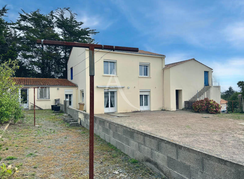 Maison - 206 m² - 8 pièces