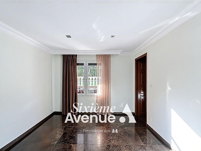 Maison - 181 m² - 7 pièces