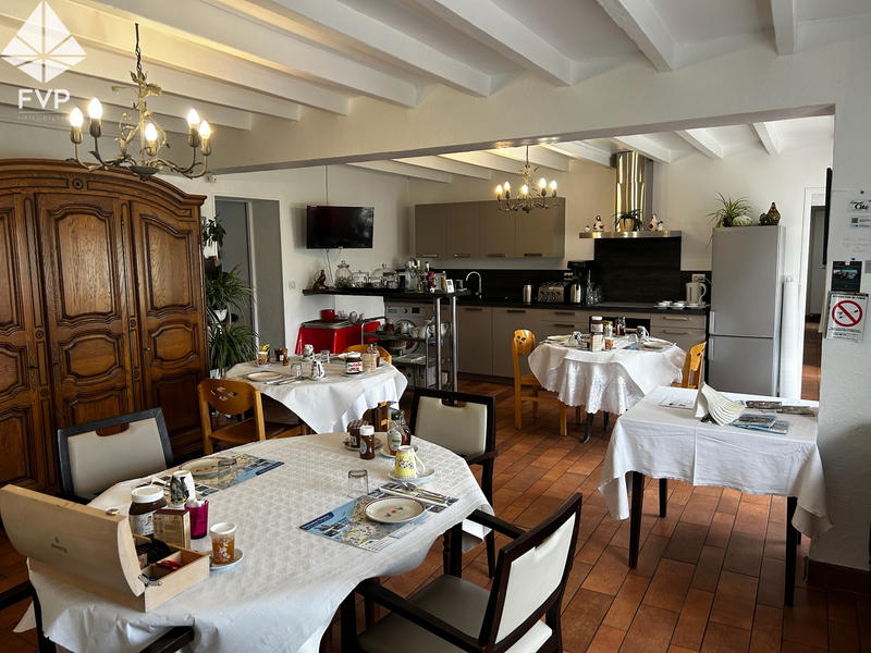 Maison - 250 m² - 8 pièces