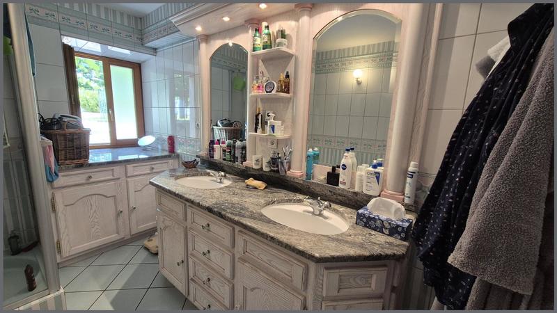 Maison - 185 m² - 185 pièces