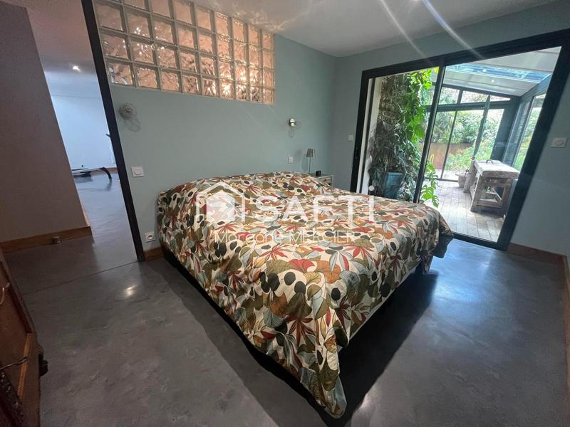 Maison - 220 m² - 8 pièces