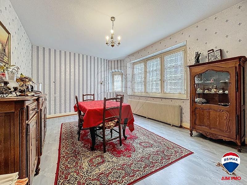 Maison - 250 m² - 8 pièces