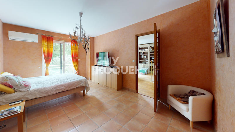 Maison - 280 m² - 10 pièces