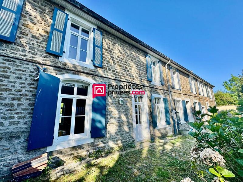 Maison - 271 m² - 10 pièces