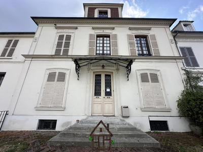 Maison - 308 m² - 23 pièces