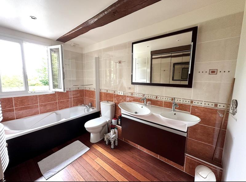 Maison de maîtres - 180 m² - 9 pièces