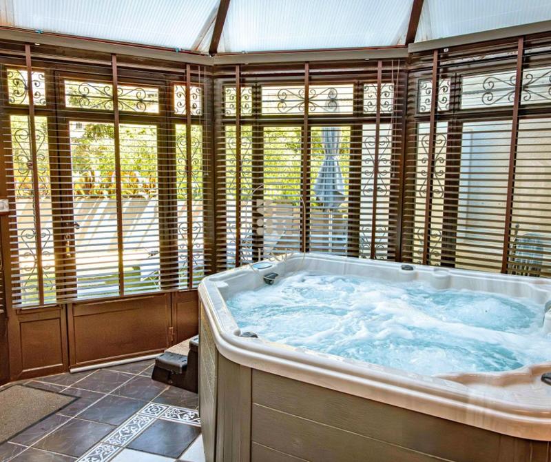 Maison - 408 m² - 7 pièces