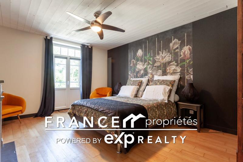 Maison - 245 m² - 7 pièces