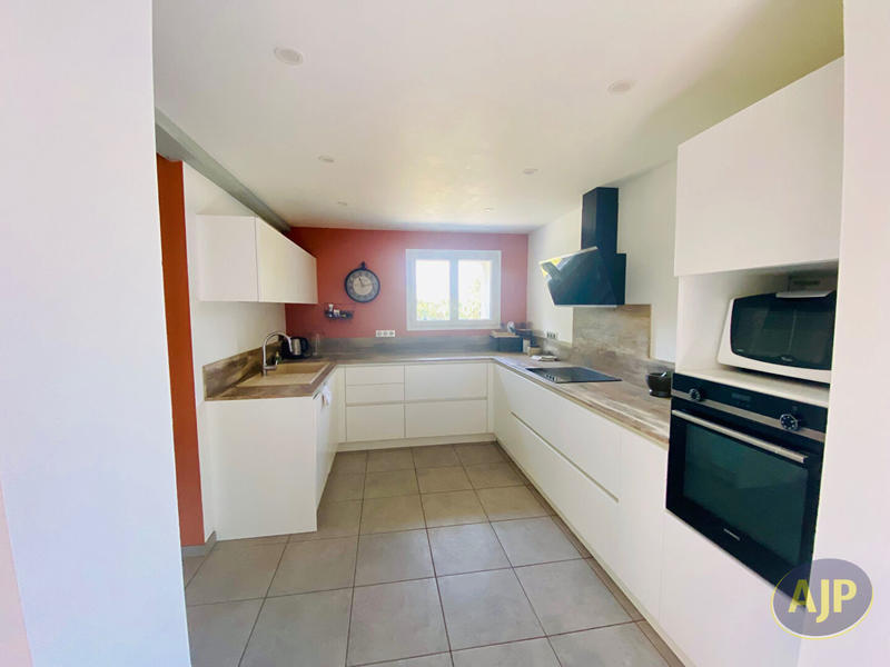 Maison - 211 m² - 7 pièces