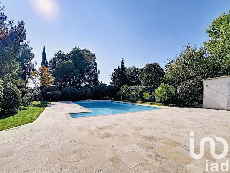 Maison - 300 m² - 8 pièces