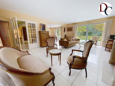 Maison - 242 m² - 8 pièces