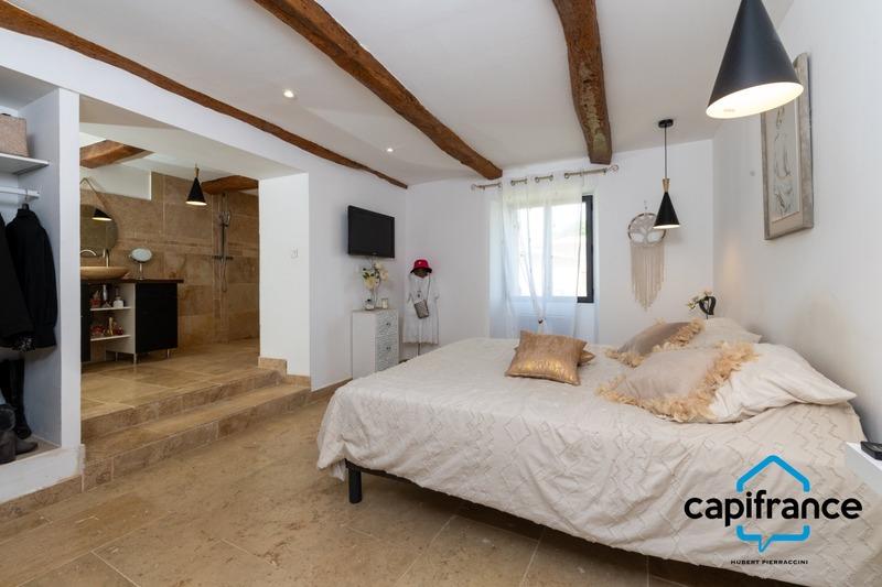 Propriété - 621 m² - 12 pièces